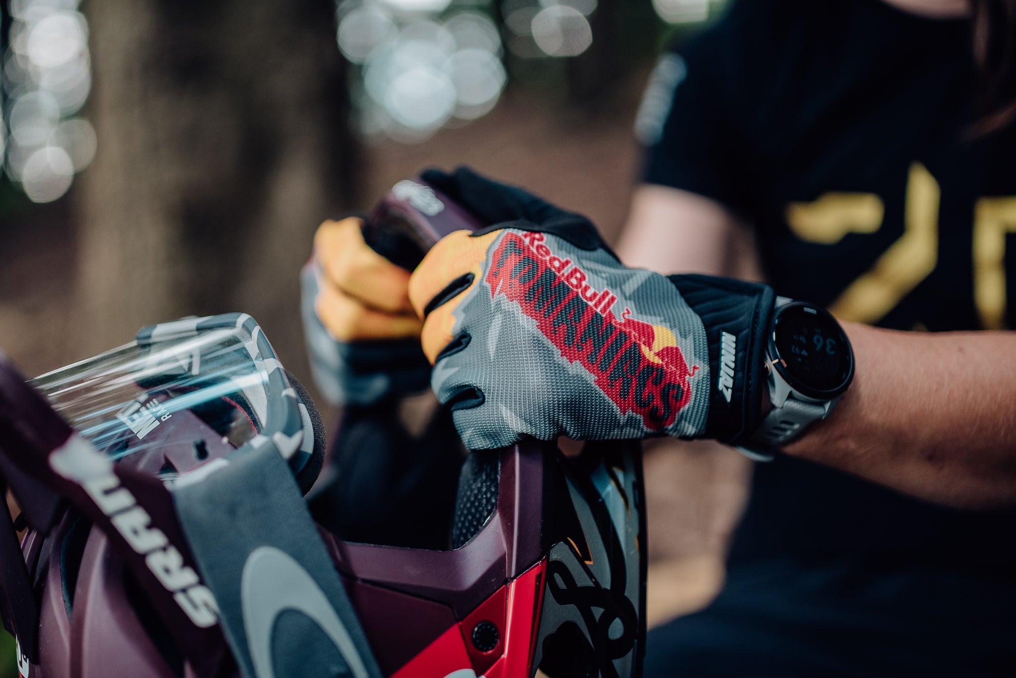 red bull fahrradhandschuhe Red Bull Romaniacs 2023 Enduro Gloves – Red Bull Romaniacs Shop